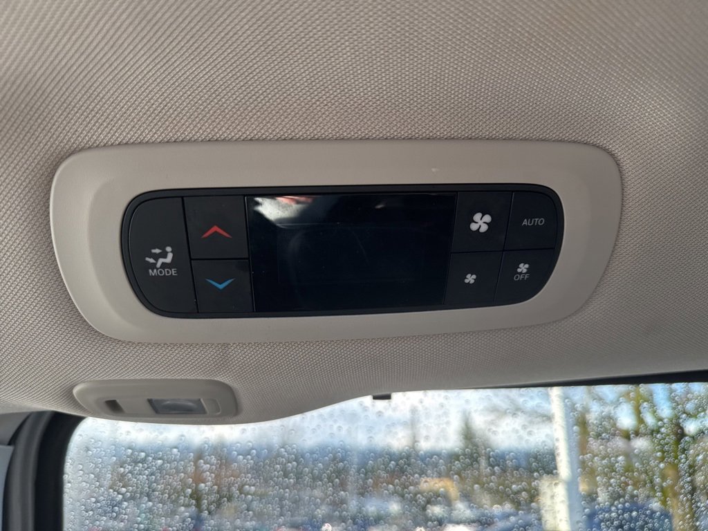 Used 2022 Chrysler Pacifica Limited image 26