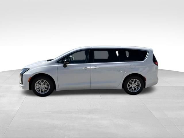 New 2027 Chrysler Pacifica Select FWD image 2
