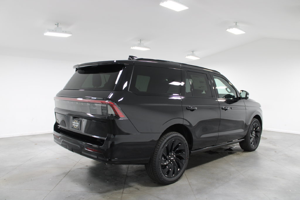 New 2027 Lincoln Navigator Reserve w/ Jet Appearance Package AWD/4WD image 8