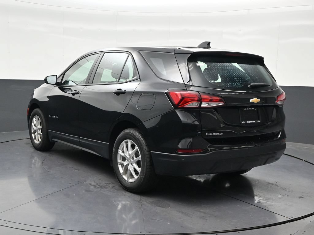 Used 2024 Chevrolet Equinox LS w/ Driver Confidence II Package FWD image 3