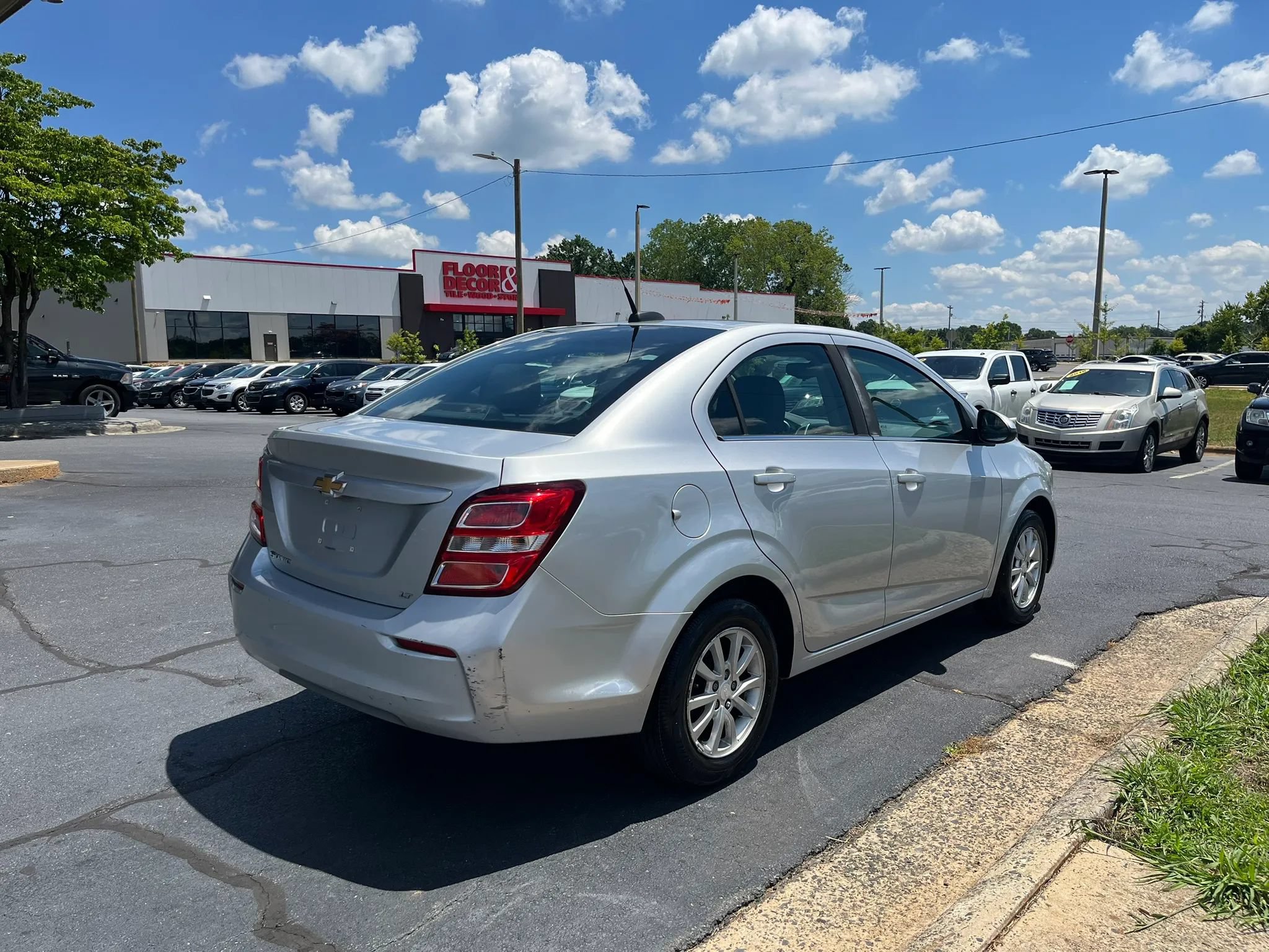 Used 2017 Chevrolet Sonic LT FWD image 7