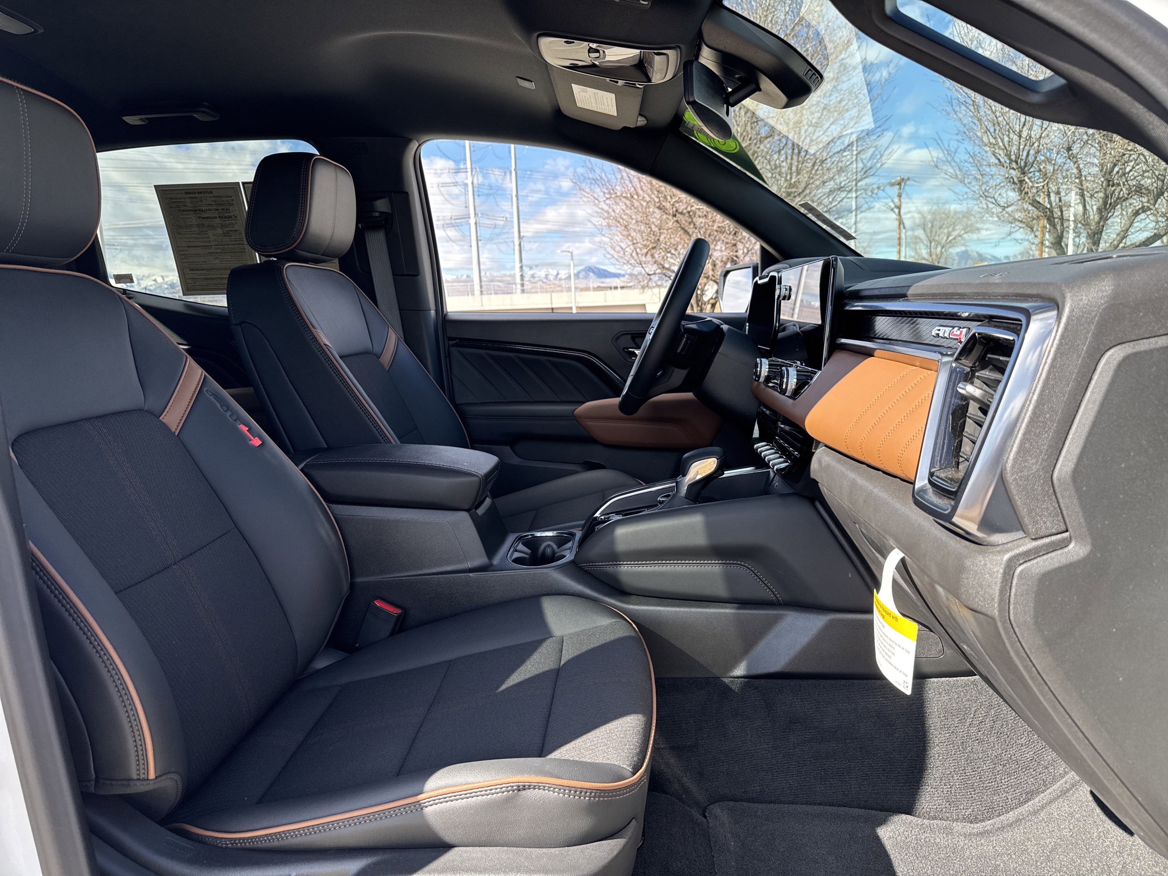 Used 2025 GMC Canyon AT4 w/ Nightfall Edition image 20