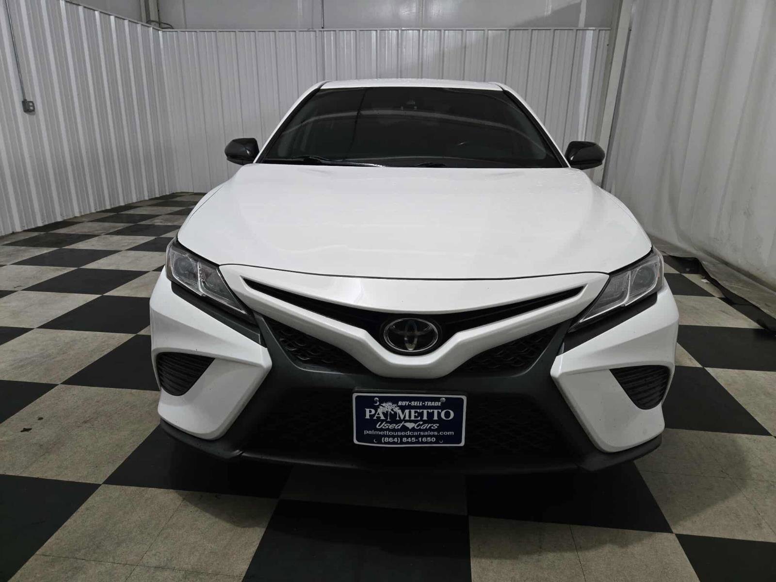 Used 2020 Toyota Camry SE image 2