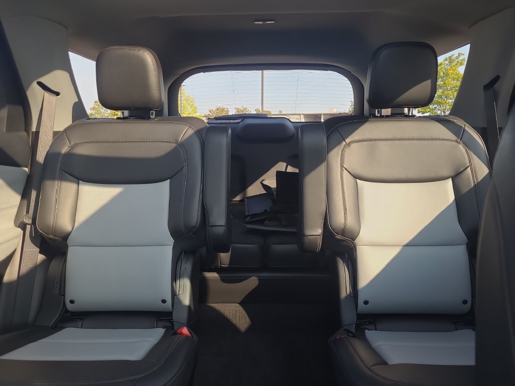 Used 2023 Ford Explorer XLT w/ Equipment Group 202A AWD/4WD image 33