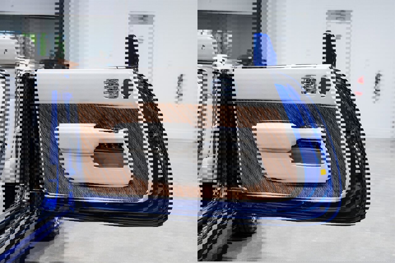 Used 2016 Rolls-Royce Dawn image 28