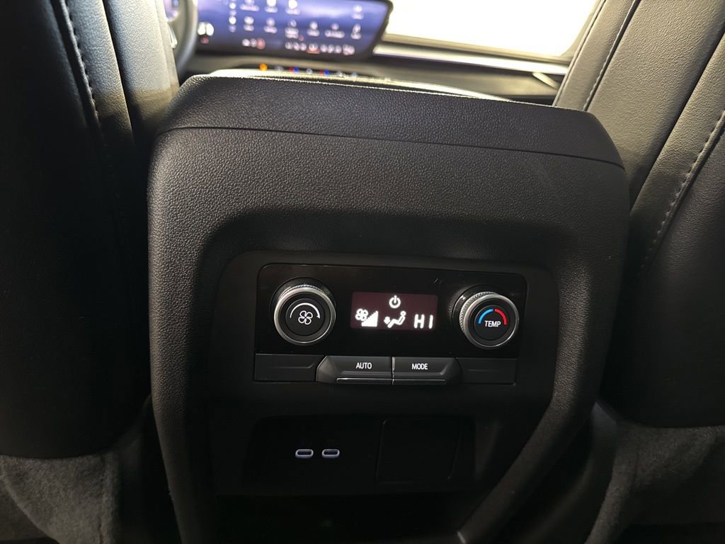 Used 2025 Buick Enclave Preferred AWD/4WD image 27
