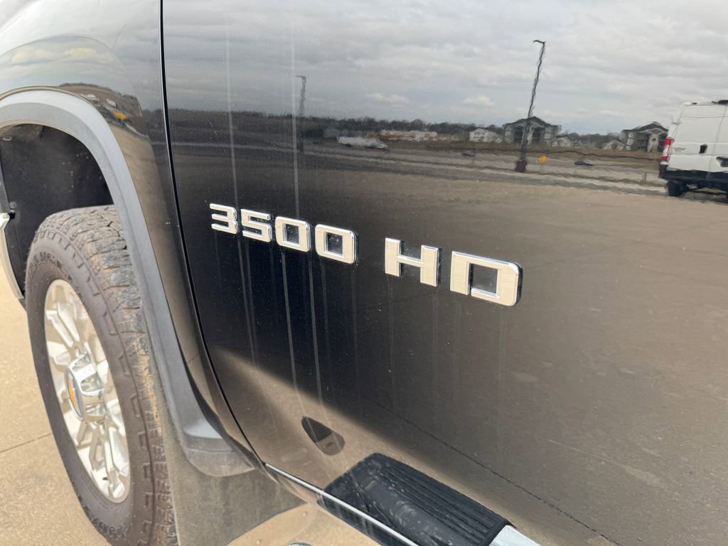 Used 2025 Chevrolet Silverado 3500 LTZ w/ LTZ Premium Package image 17