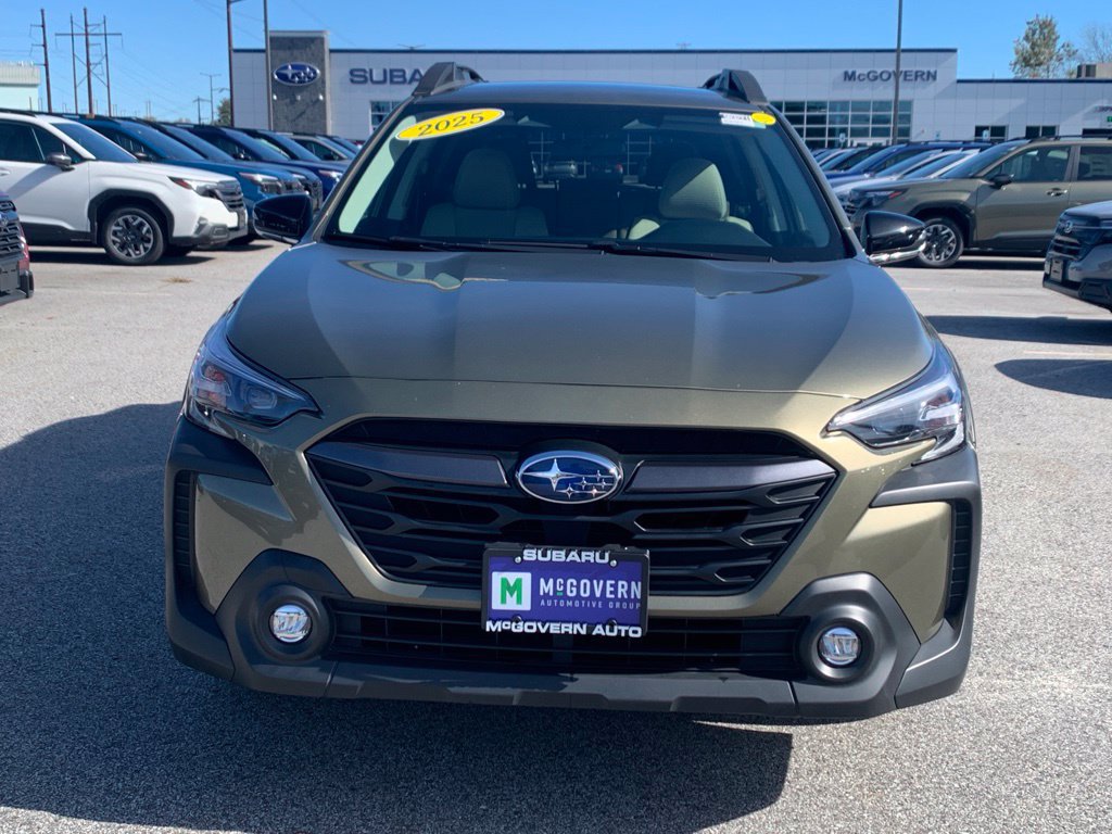 Used 2025 Subaru Outback Premium AWD/4WD image 2