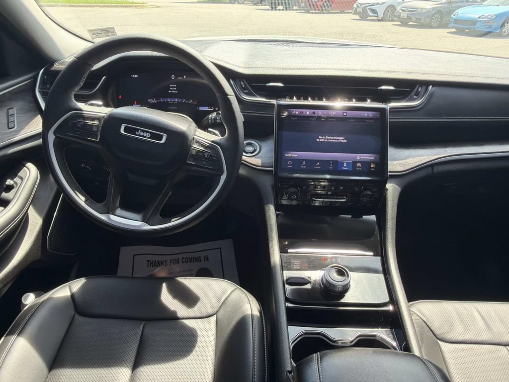 Used 2023 Jeep Grand Cherokee Limited w/ Luxury Tech Group II AWD/4WD image 2