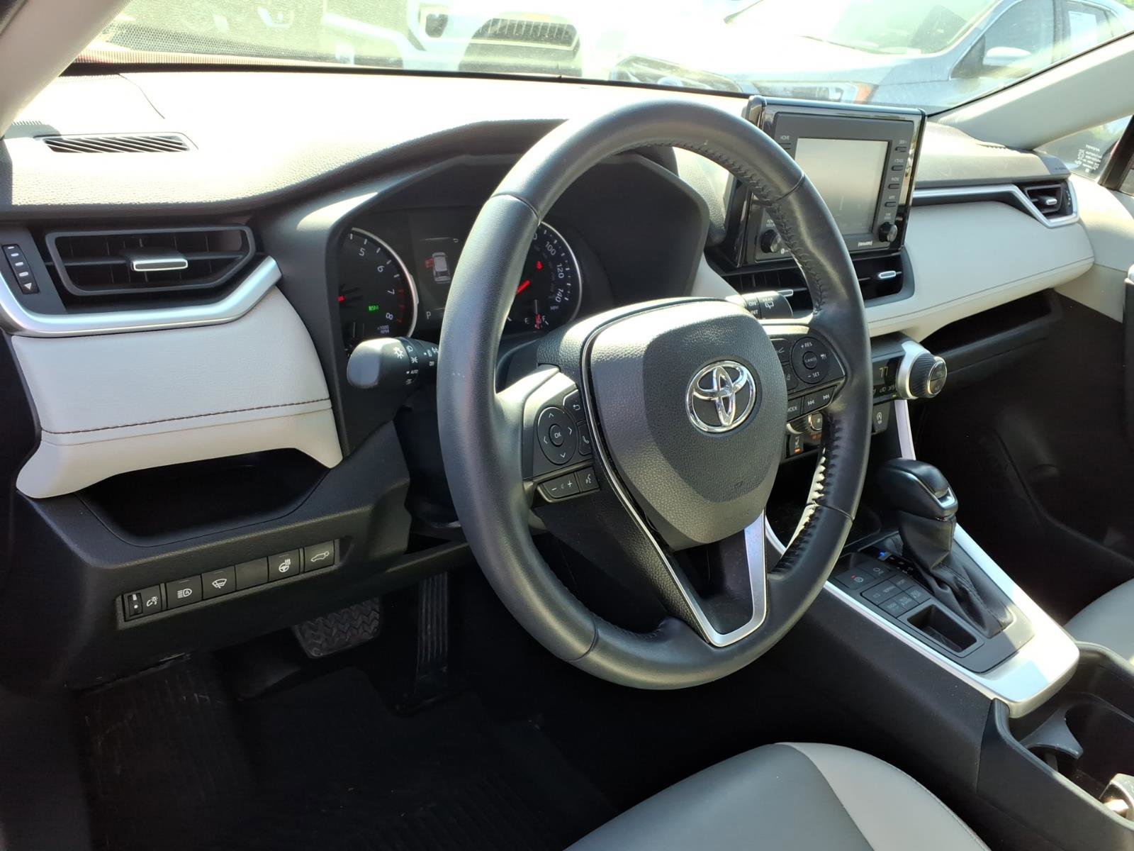 Used 2021 Toyota RAV4 XLE Premium AWD/4WD image 9