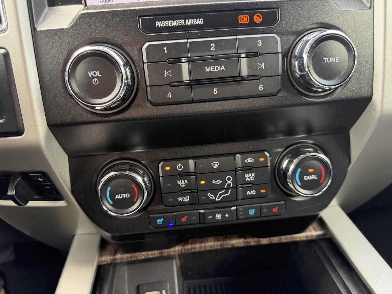 Used 2019 Ford F350 Lariat w/ Lariat Value Package AWD/4WD image 14