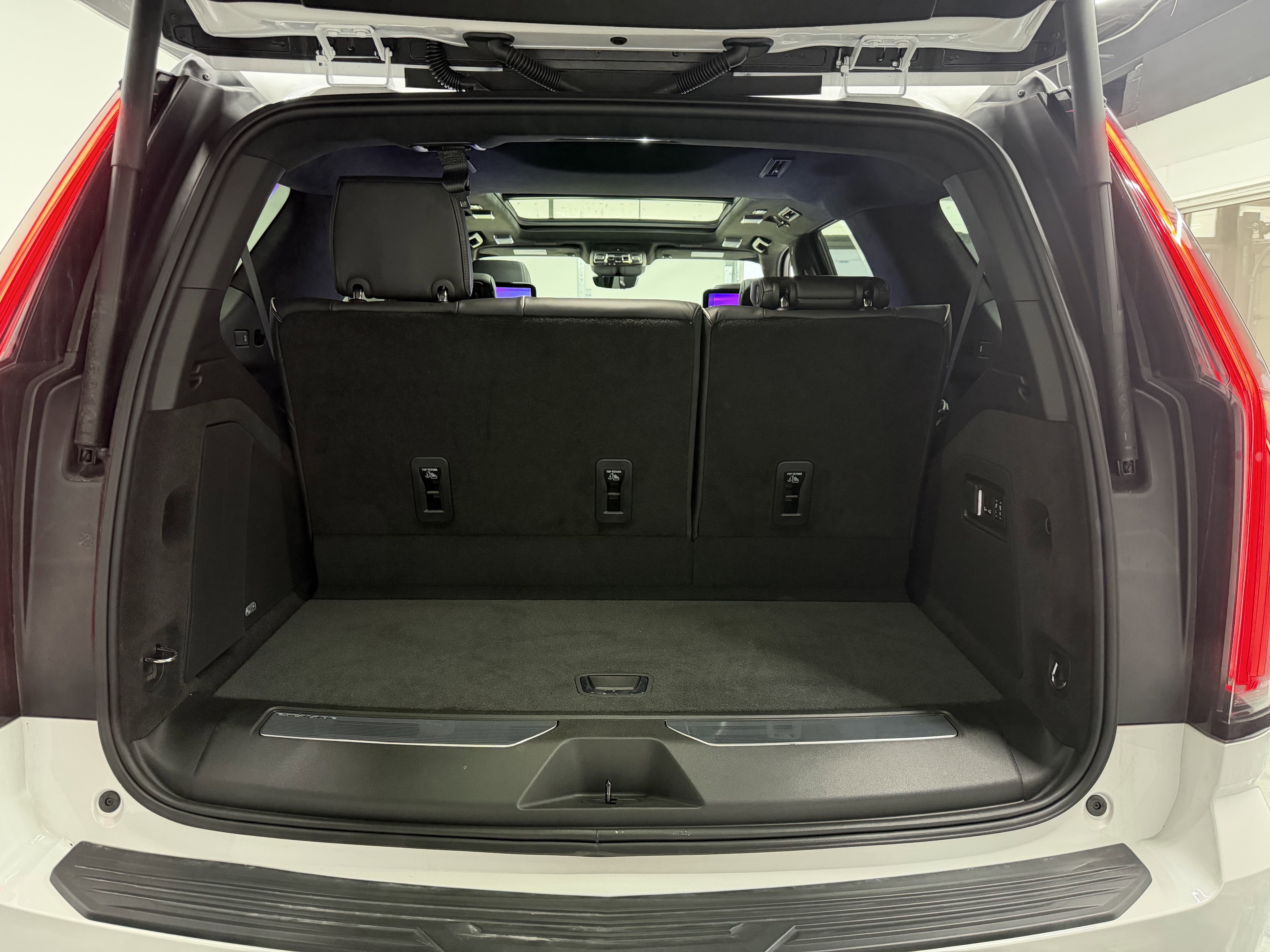 Used 2025 Cadillac Escalade Sport Platinum w/ LPO, ONYX Package image 11