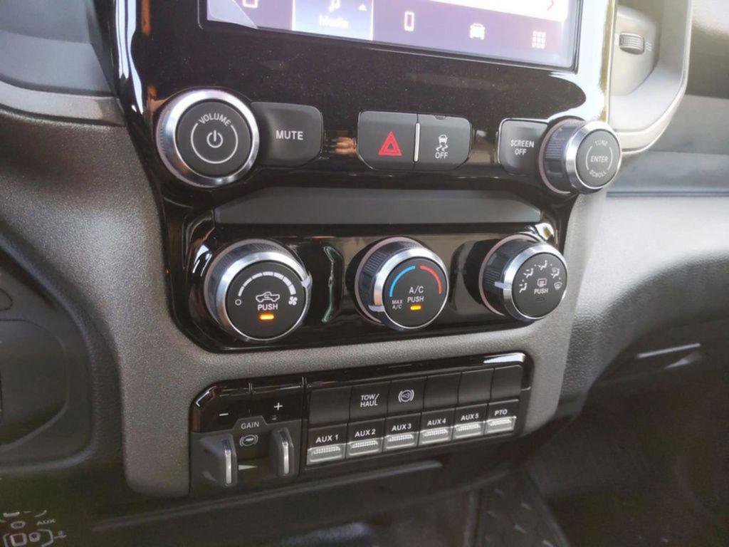 New 2026 RAM 5500 Tradesman w/ Chrome Appearance Group image 40