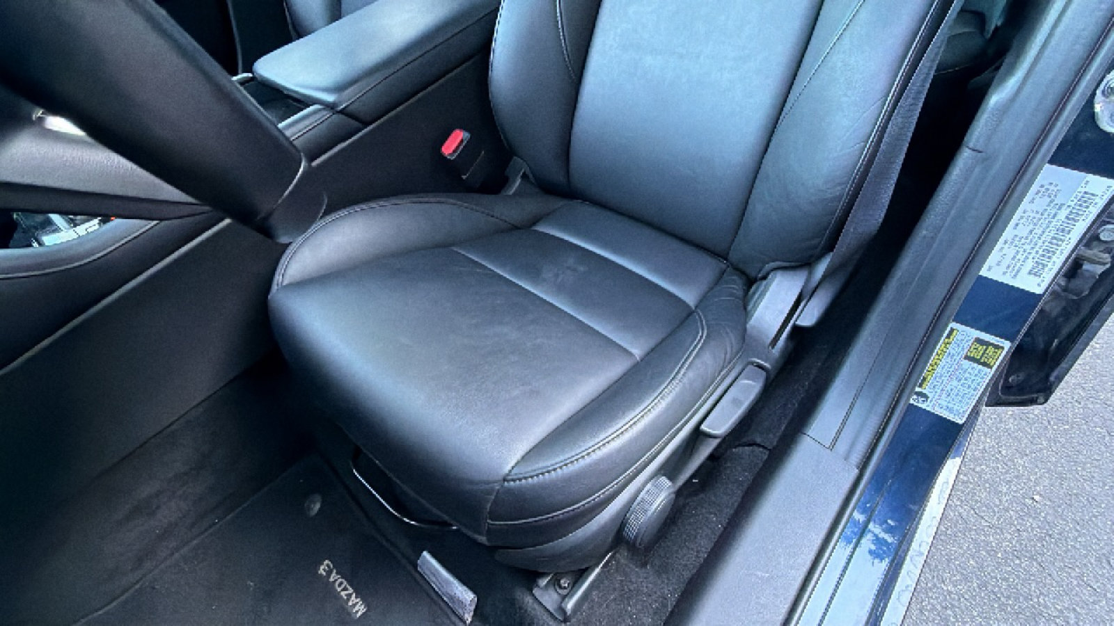 Certified 2025 MAZDA MAZDA3 s Sport FWD image 14