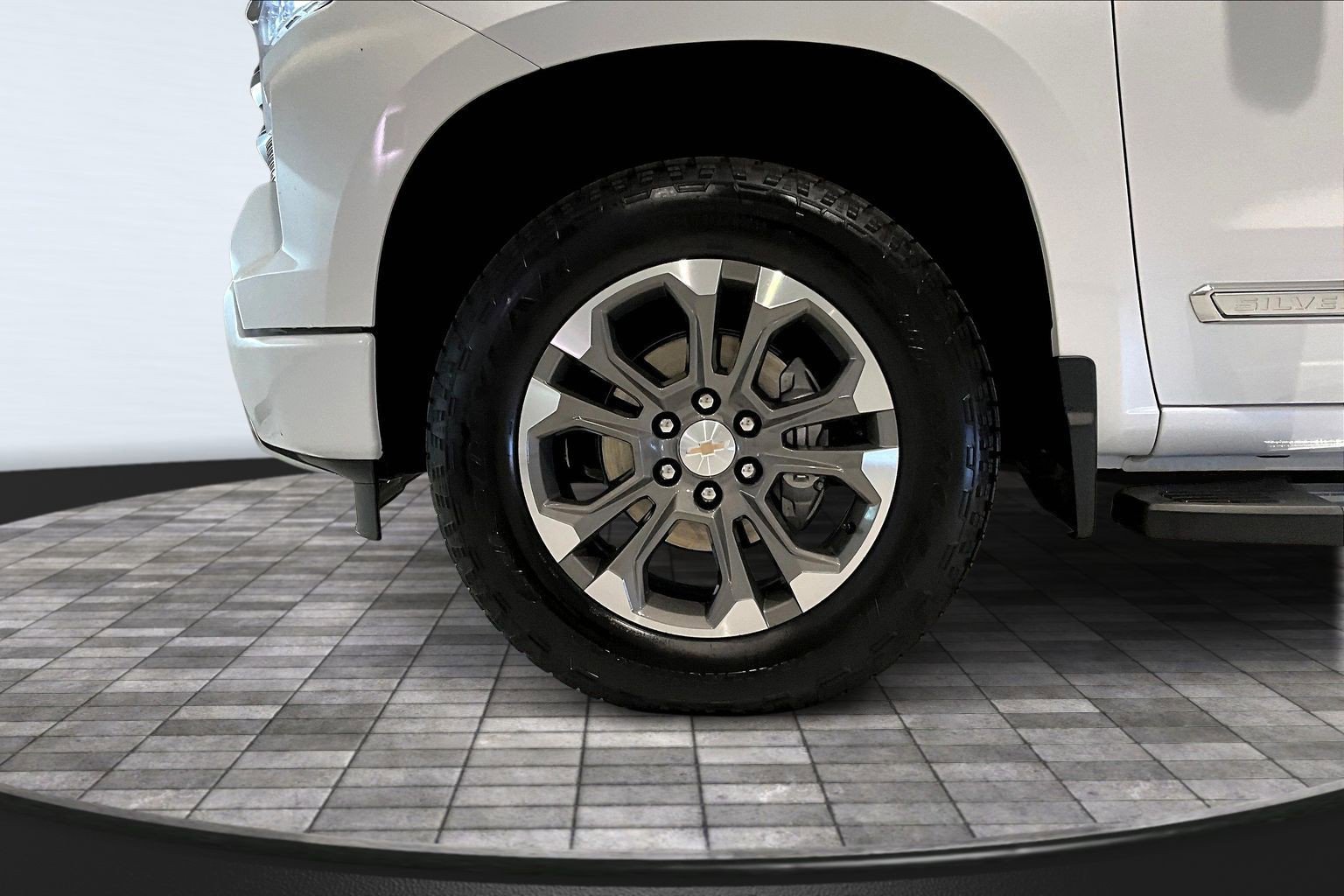 Used 2024 Chevrolet Silverado 1500 High Country AWD/4WD image 36