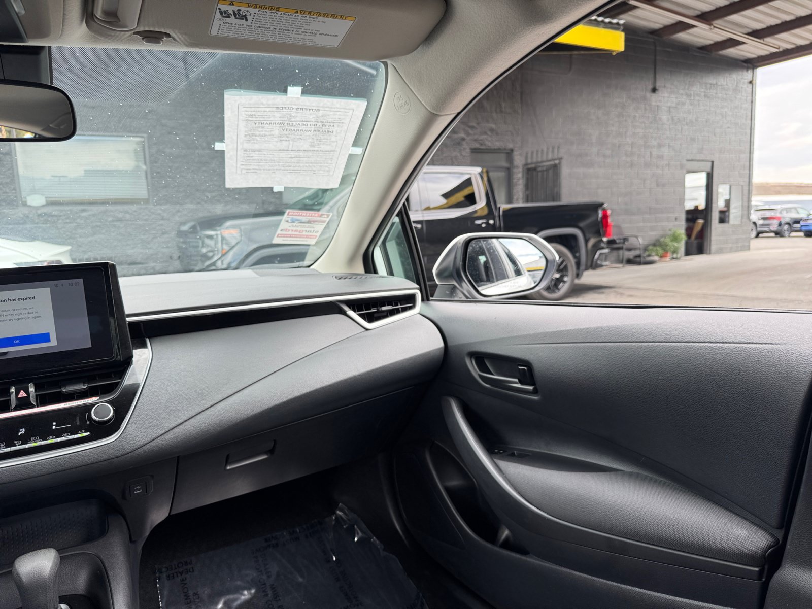 Used 2025 Toyota Corolla LE FWD image 21