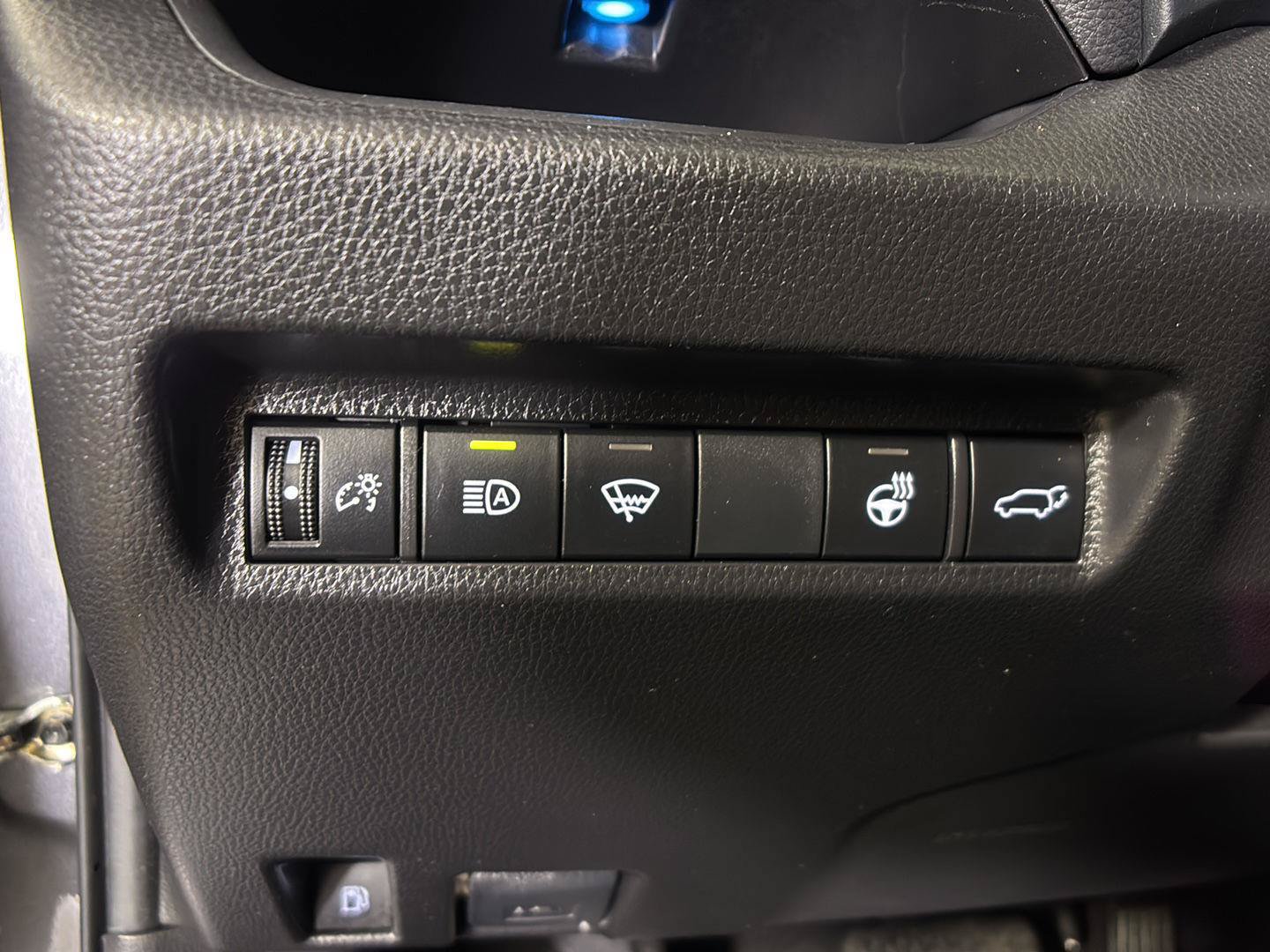 Used 2022 Toyota RAV4 XSE w/ Weather Package AWD/4WD image 38