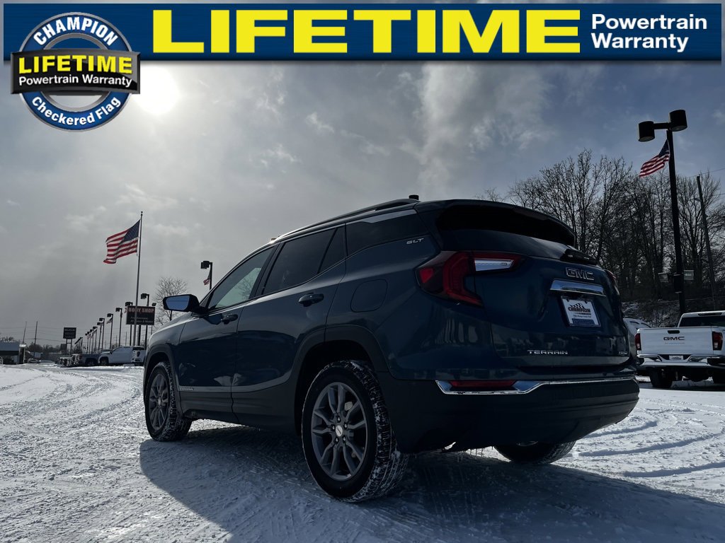 Used 2024 GMC Terrain SLT image 8