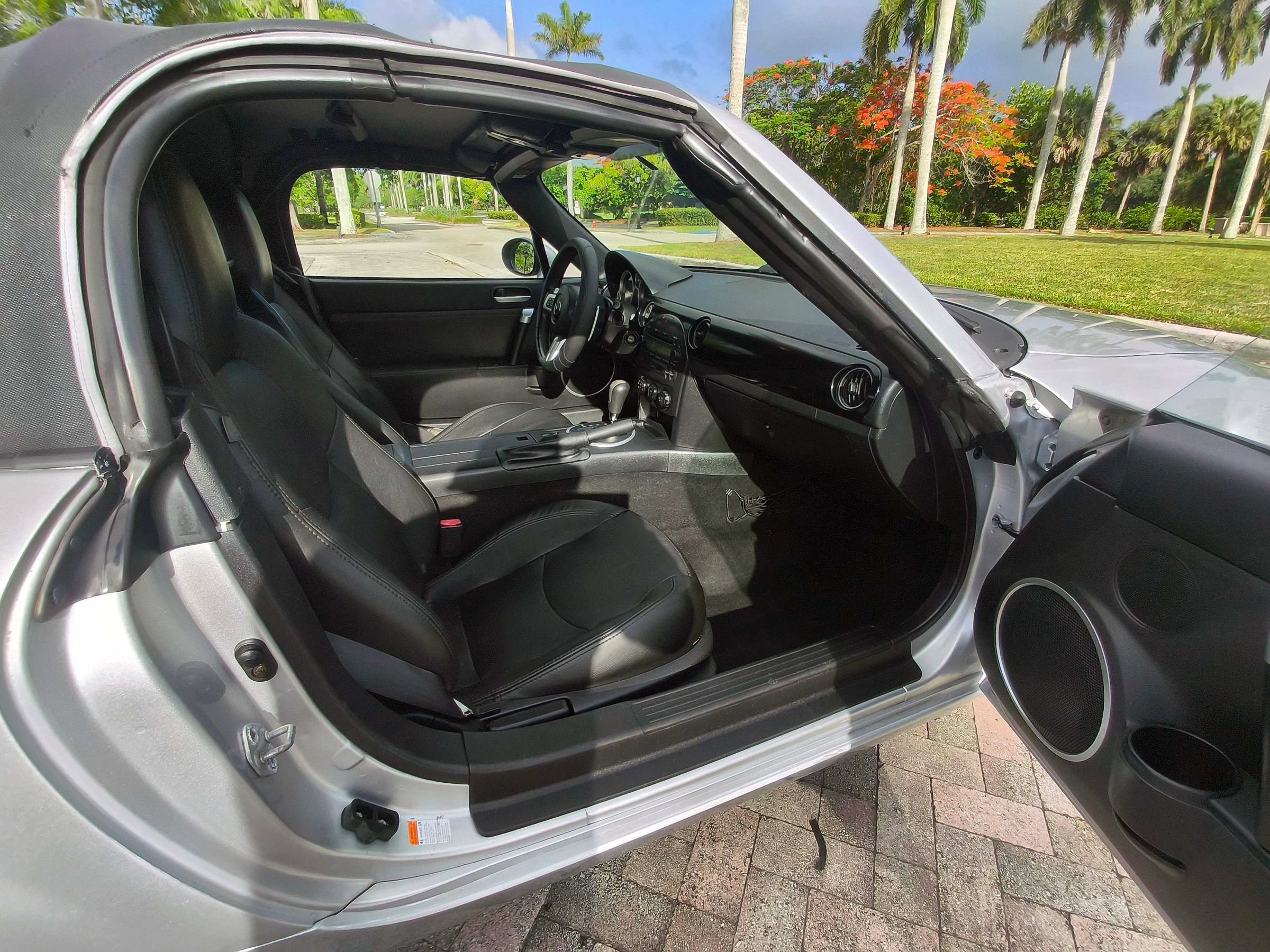 Used 2006 MAZDA MX-5 Miata Grand Touring RWD image 40