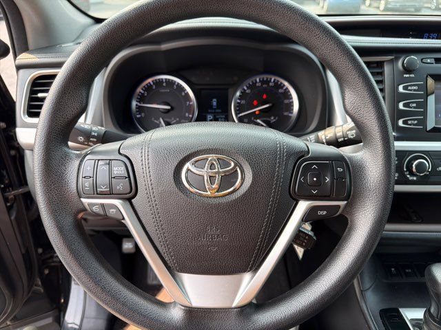 Used 2016 Toyota Highlander LE FWD image 32