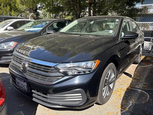 Certified 2024 Volkswagen Jetta SE w/ Panoramic Sunroof Package FWD image 2