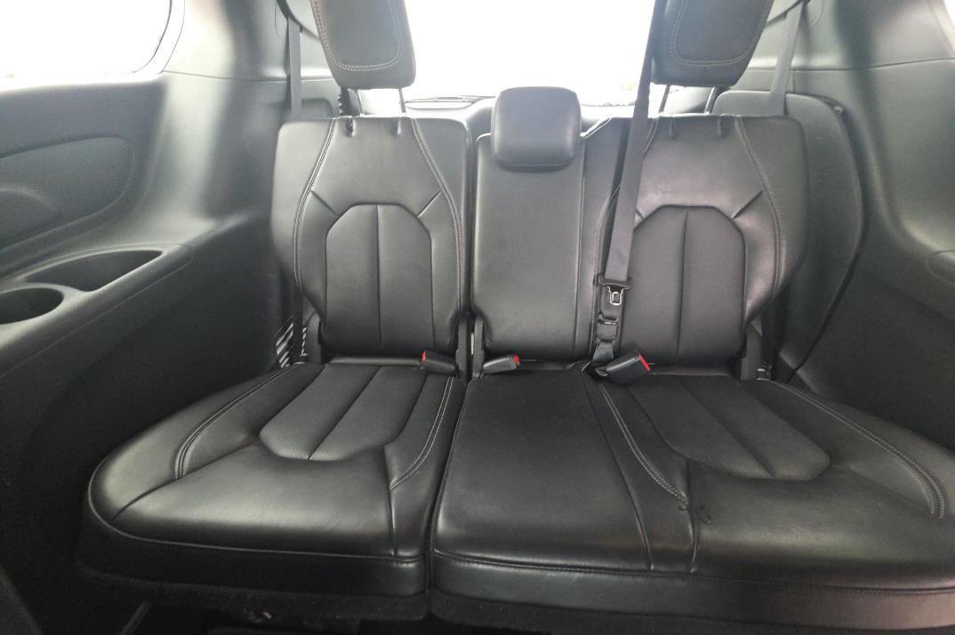 Used 2025 Chrysler Pacifica Select FWD image 7