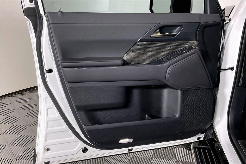 Used 2025 Lexus GX 550 w/ Accessory Package (2T) image 24