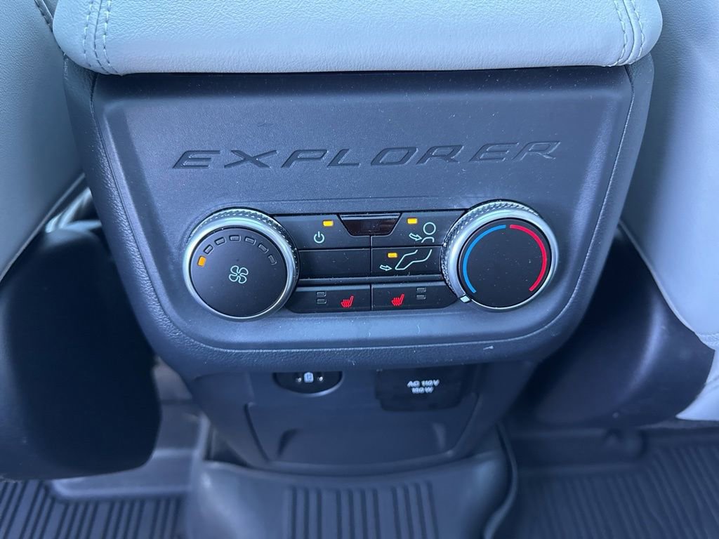 Used 2025 Ford Explorer Platinum w/ Ultimate Package image 17