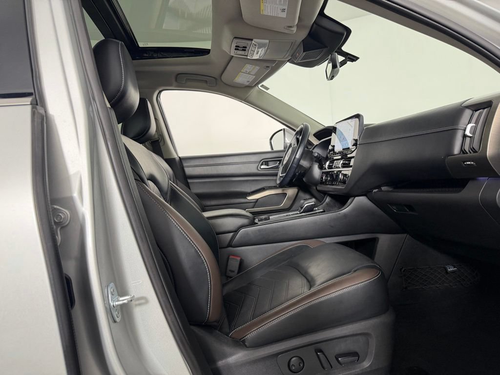 Used 2024 Nissan Pathfinder Platinum AWD/4WD image 33