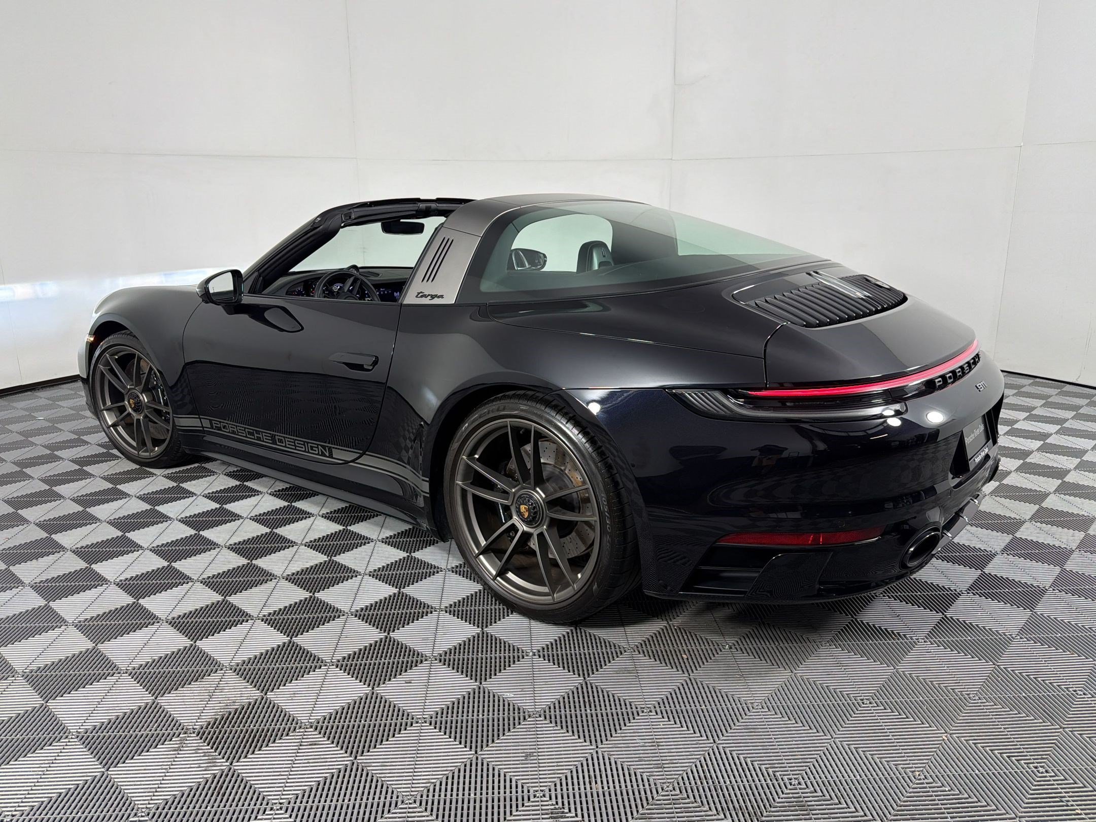 Certified 2023 Porsche 911 50th Anniversary Edition AWD/4WD image 3