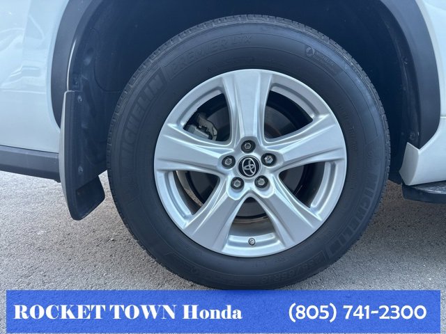 Used 2022 Toyota Highlander LE image 27
