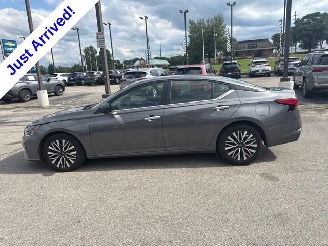 Used 2024 Nissan Altima 2.5 SV FWD image 6