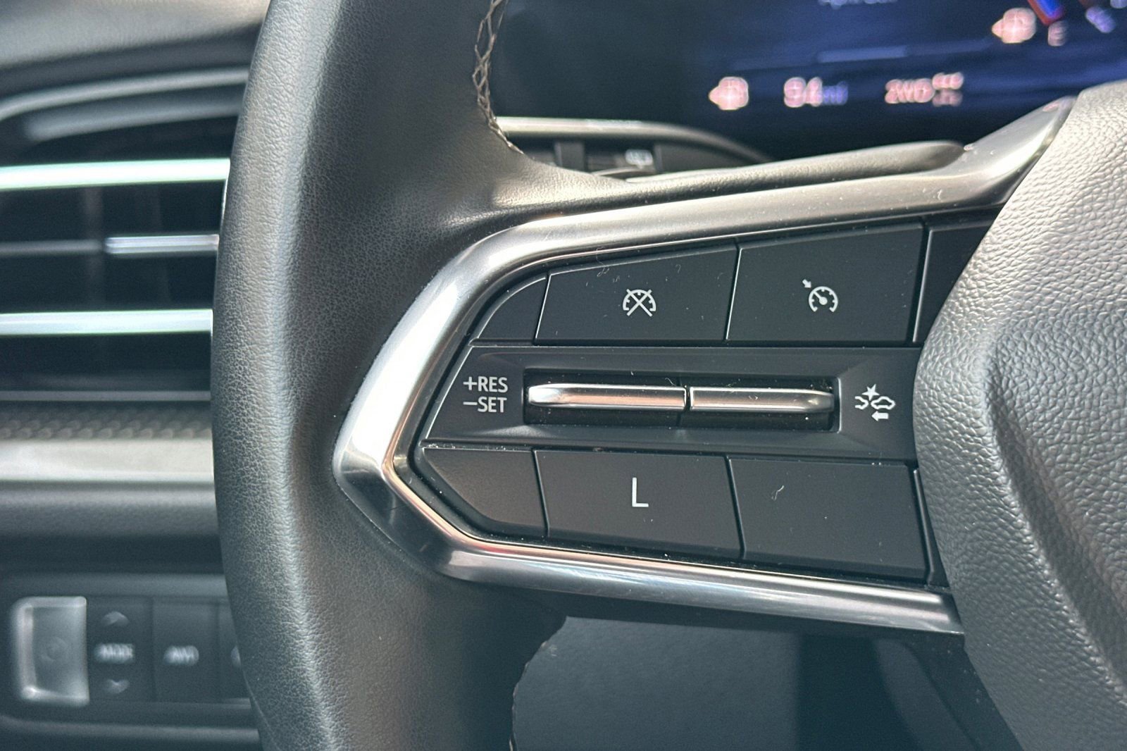 Used 2024 Chevrolet Traverse LT image 32