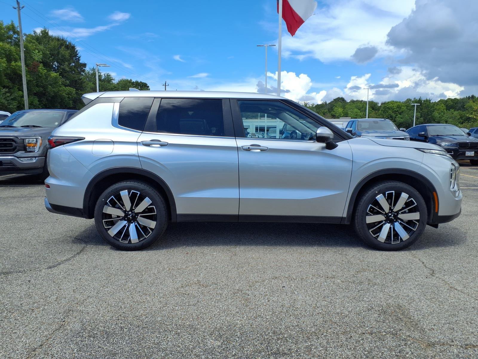 Used 2025 Mitsubishi Outlander SE FWD image 22