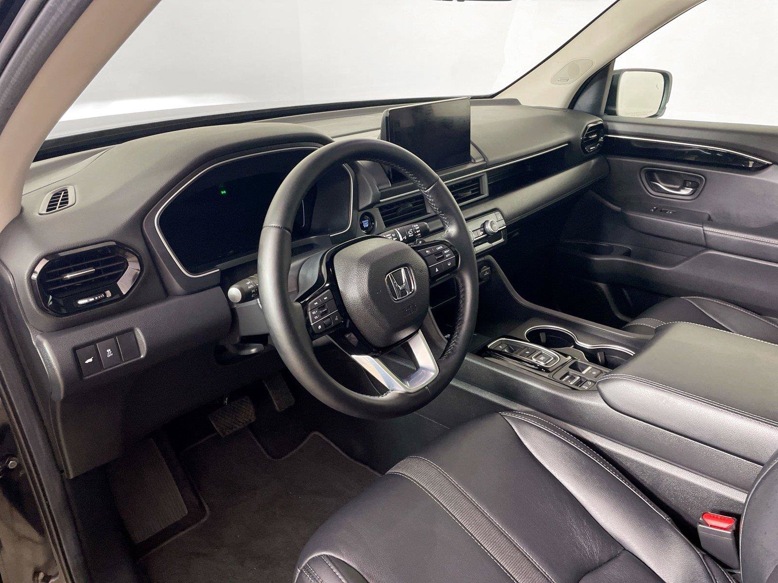 Used 2025 Honda Pilot Touring image 24