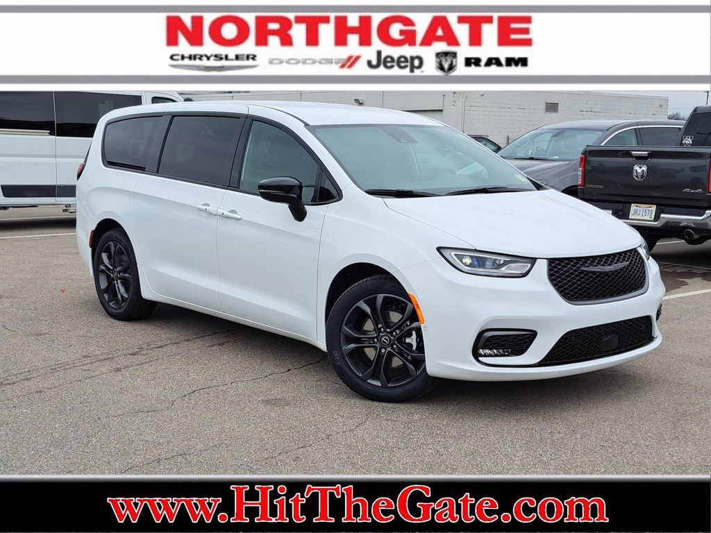 New 2026 Chrysler Pacifica Select image 1