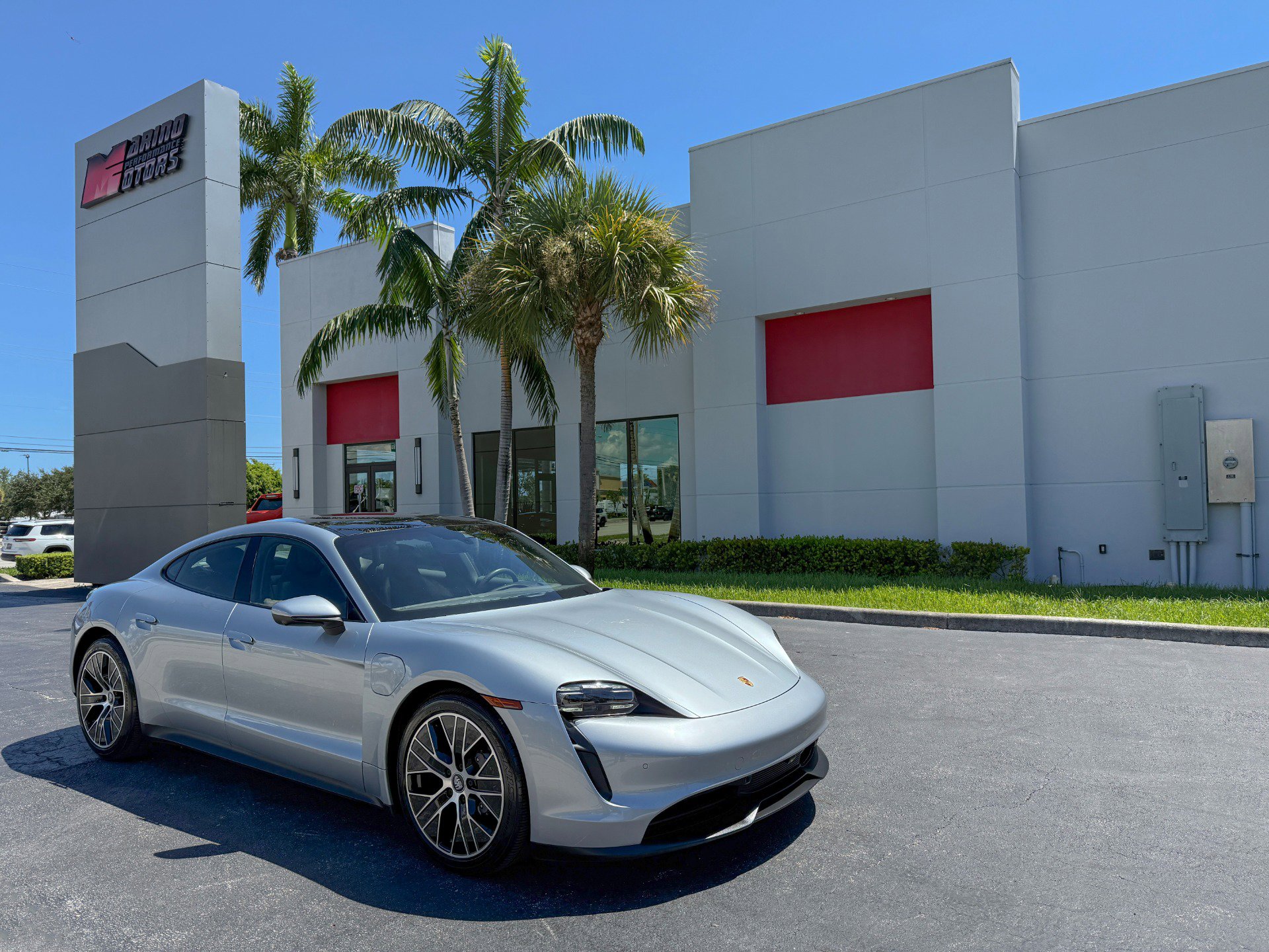 Used 2022 Porsche Taycan image 1