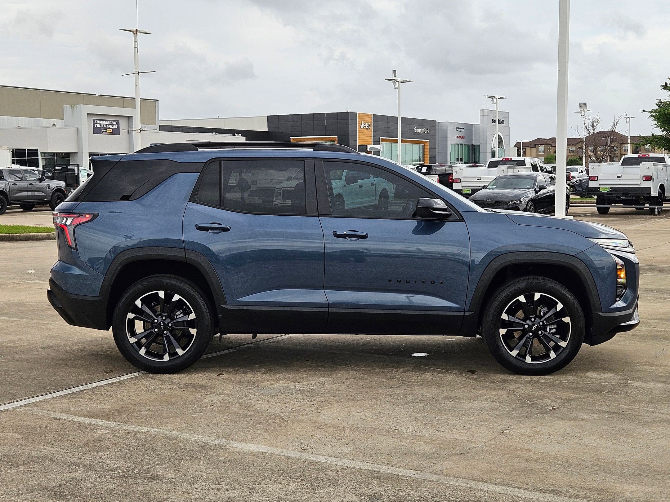 Used 2025 Chevrolet Equinox RS w/ Convenience Package III image 2