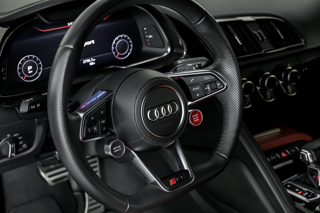 Used 2020 Audi R8 V10 w/ Carbon Exterior Package image 27