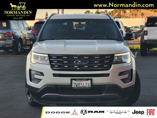 Used 2017 Ford Explorer XLT w/ Equipment Group 202A AWD/4WD image 2