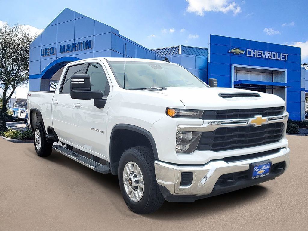 Used 2024 Chevrolet Silverado 2500 LT image 2