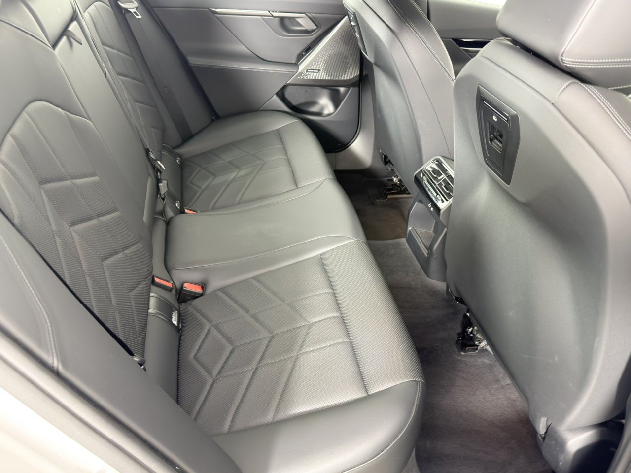Used 2026 BMW 530i xDrive AWD/4WD image 9