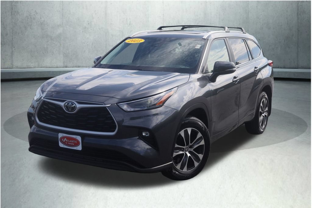 Used 2023 Toyota Highlander XLE AWD/4WD image 27