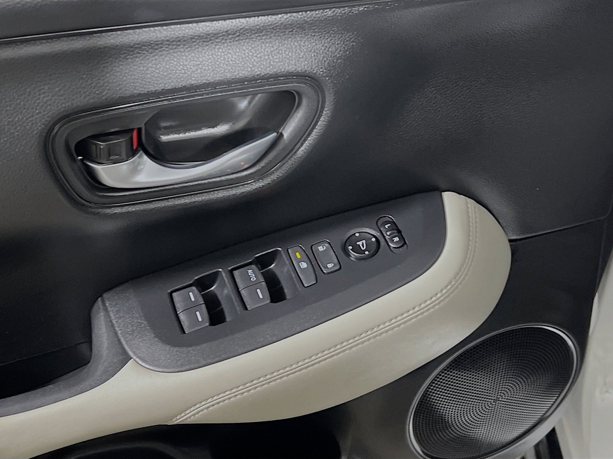 Used 2024 Honda HR-V LX image 17