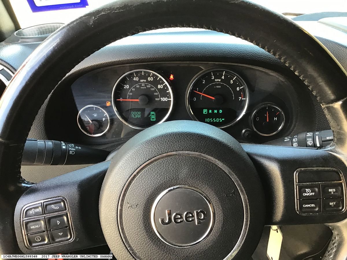 Used 2017 Jeep Wrangler Unlimited Sahara w/ Connectivity Group AWD/4WD image 8