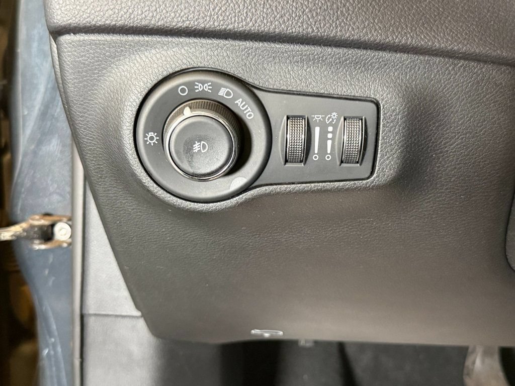Used 2017 Jeep Compass Trailhawk w/ Navigation Group AWD/4WD image 18