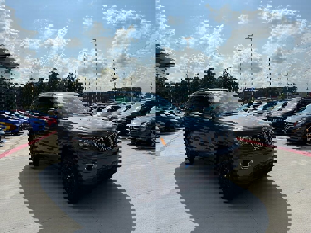 Used 2018 Jeep Grand Cherokee Laredo image 8