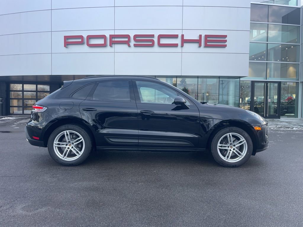 Certified 2025 Porsche Macan AWD/4WD image 10