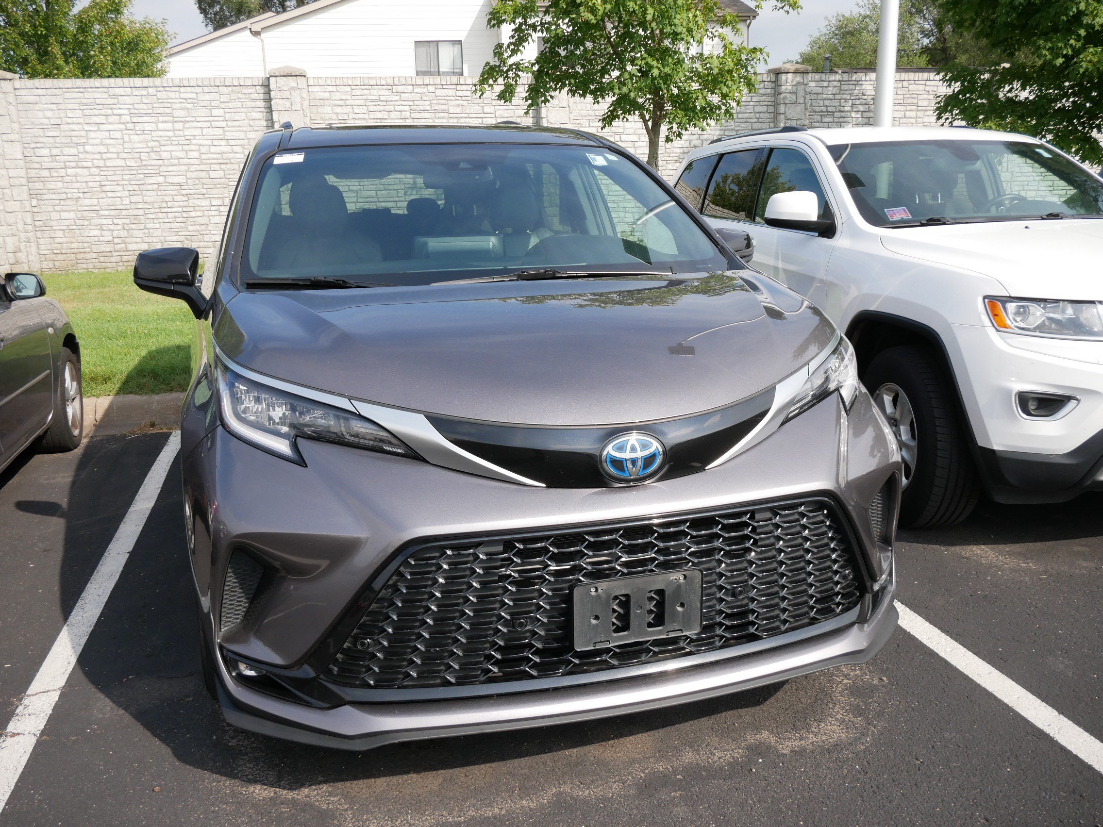 Certified 2022 Toyota Sienna XSE FWD image 3