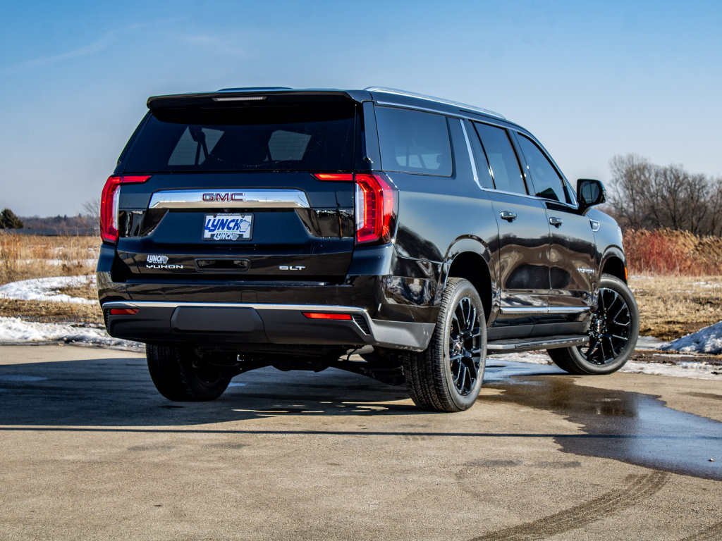 Used 2022 GMC Yukon XL SLT w/ SLT Premium Package image 19